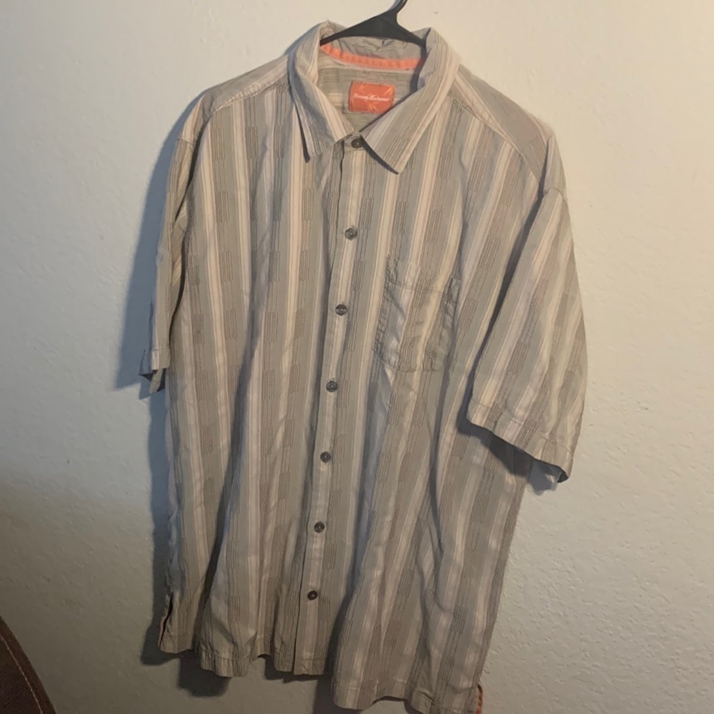 Vintage Tommy Bahama button up shirt size XL.‎
